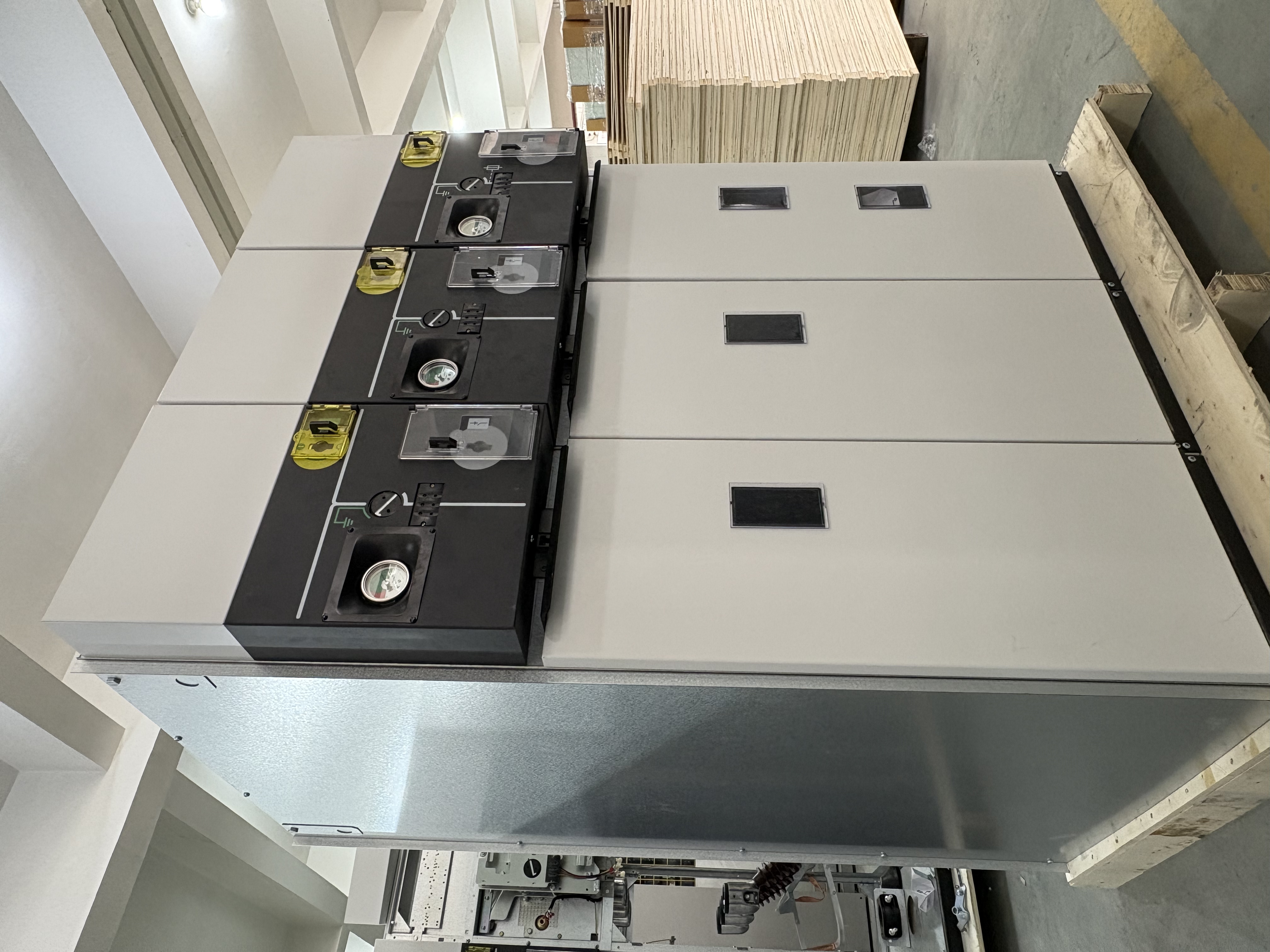 High and low voltage switchgear